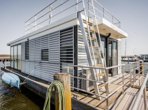 Hausboot Floating House in Ribnitz-Damgarten, Ribnitz-Damgarten